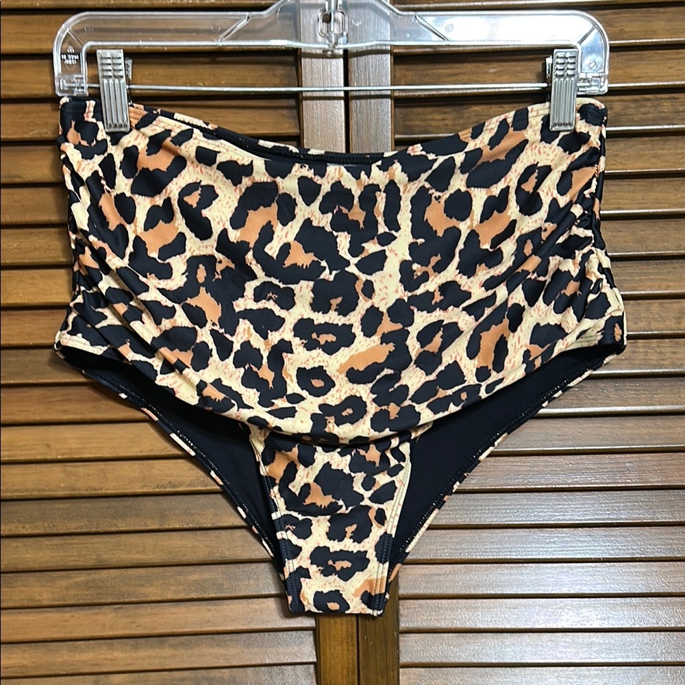 NWOT Leopard Print High Waisted Bikini Bottoms Size L